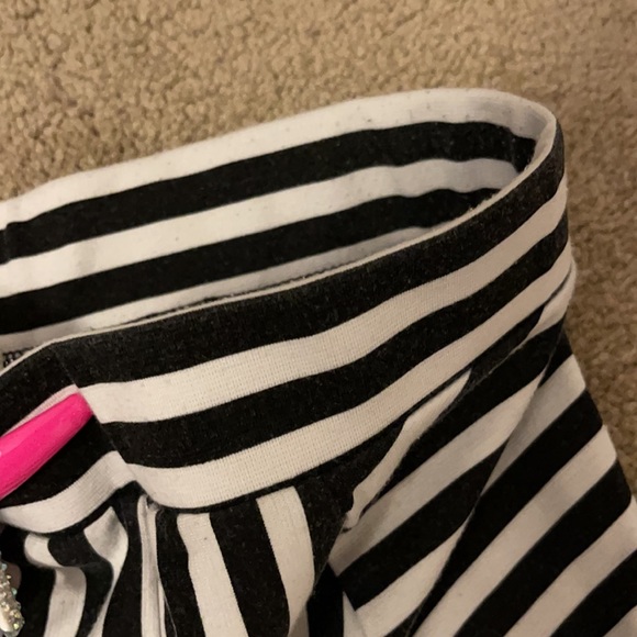 ❗️FINAL SALE❗️Black & White High Waisted Shorts - Picture 6 of 7